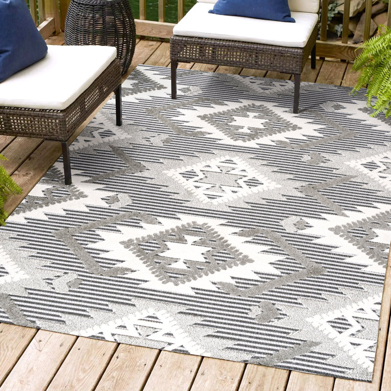 Tapis intérieur / extérieur gris / blanc / noir Joaquin, Rectangle de 5 pi x 8 pi