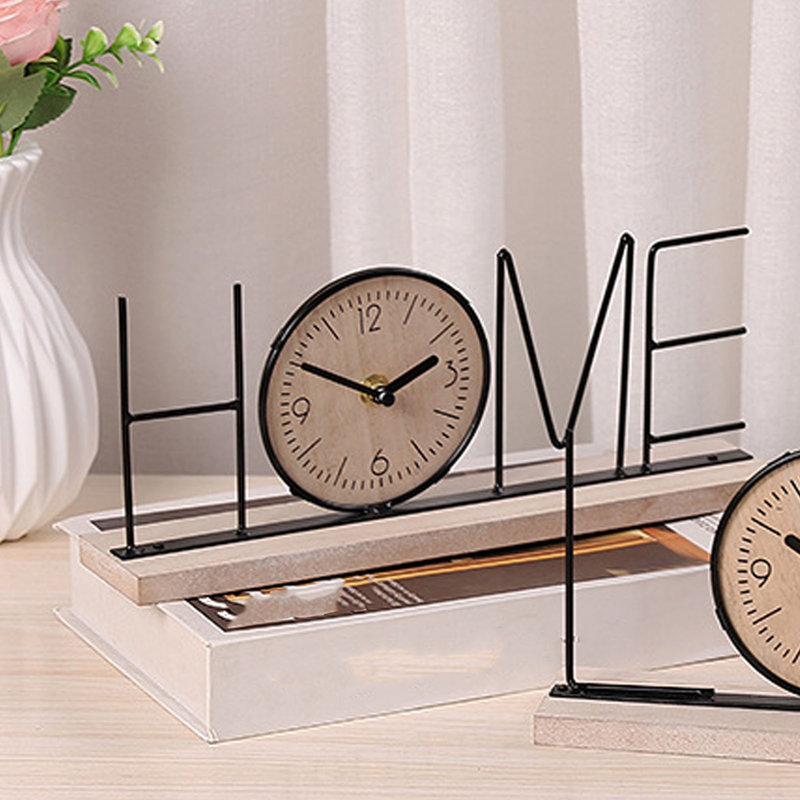 Horloge de bureau décorative moderne en bois et en fer, fonctionnant à piles, avec lettres décoratives, idéale pour le salon, la salle à manger, la chambre ou le bureau (version maison).