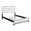 Lit très grand moderne blanc avec structure en bois d'ingénierie aspect grain et lignes noires-238083605
