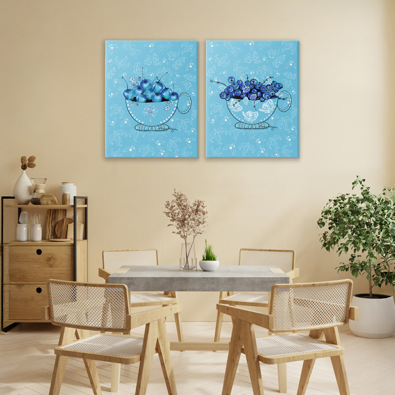 Ensemble de 2 tasses à thé Blue Fruits, par Susan Lugar, H 20 po x l 16 po
