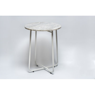 table de bout à pieds croisés