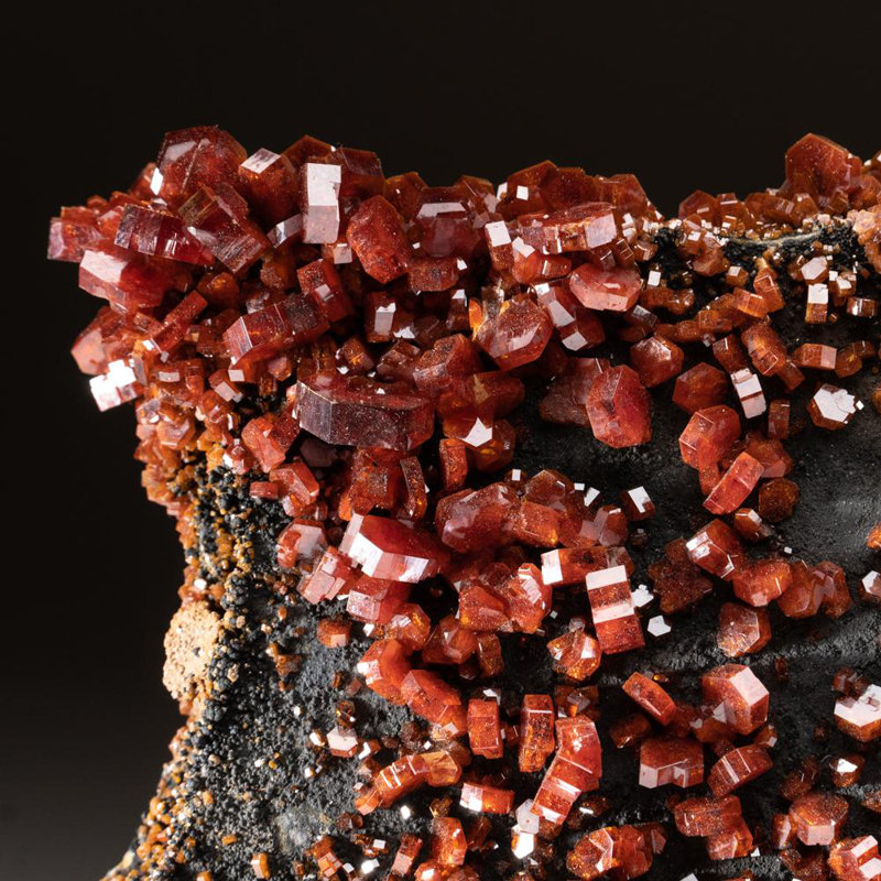 Véritable grappe de cristal de vanadinite