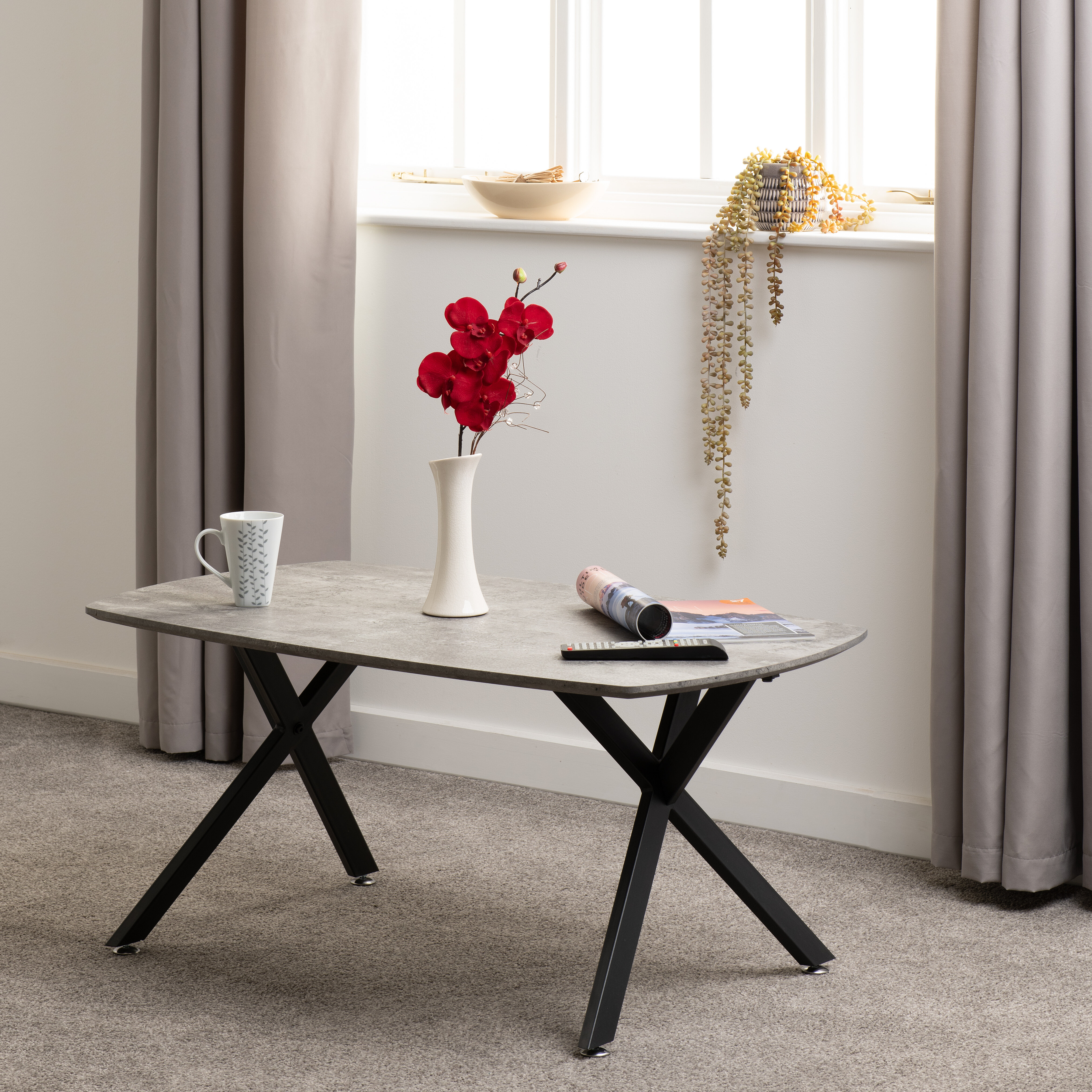 Alayna coffee outlet table