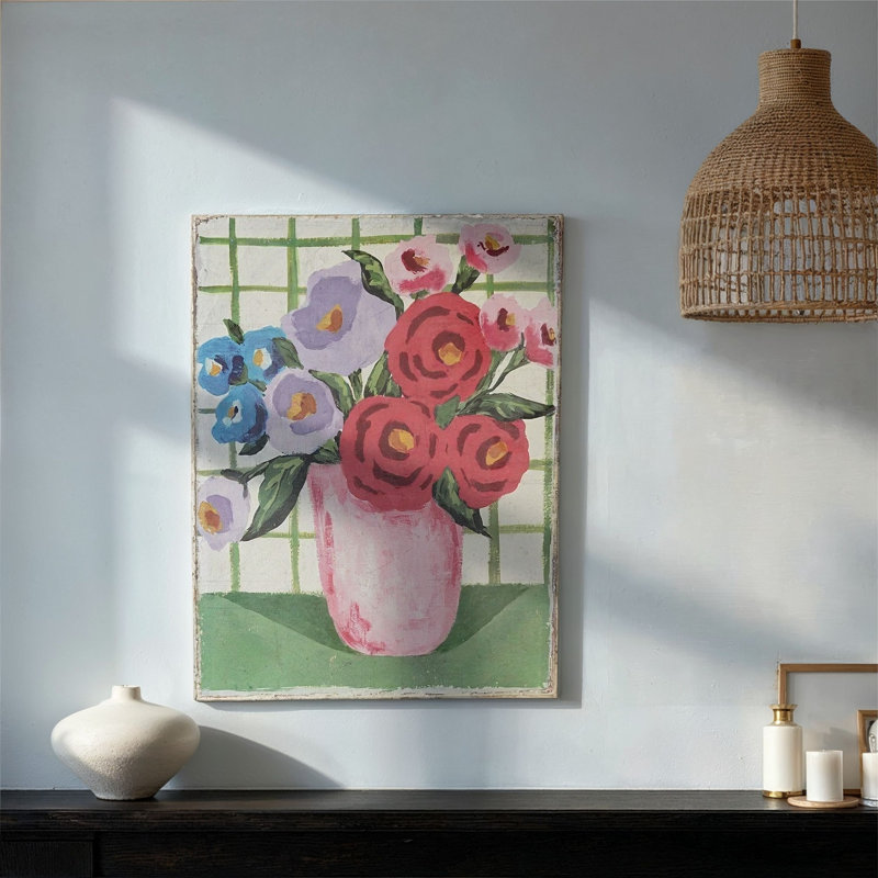 Décoration murale en toile avec fleurs dans un vase et fond quadrillé