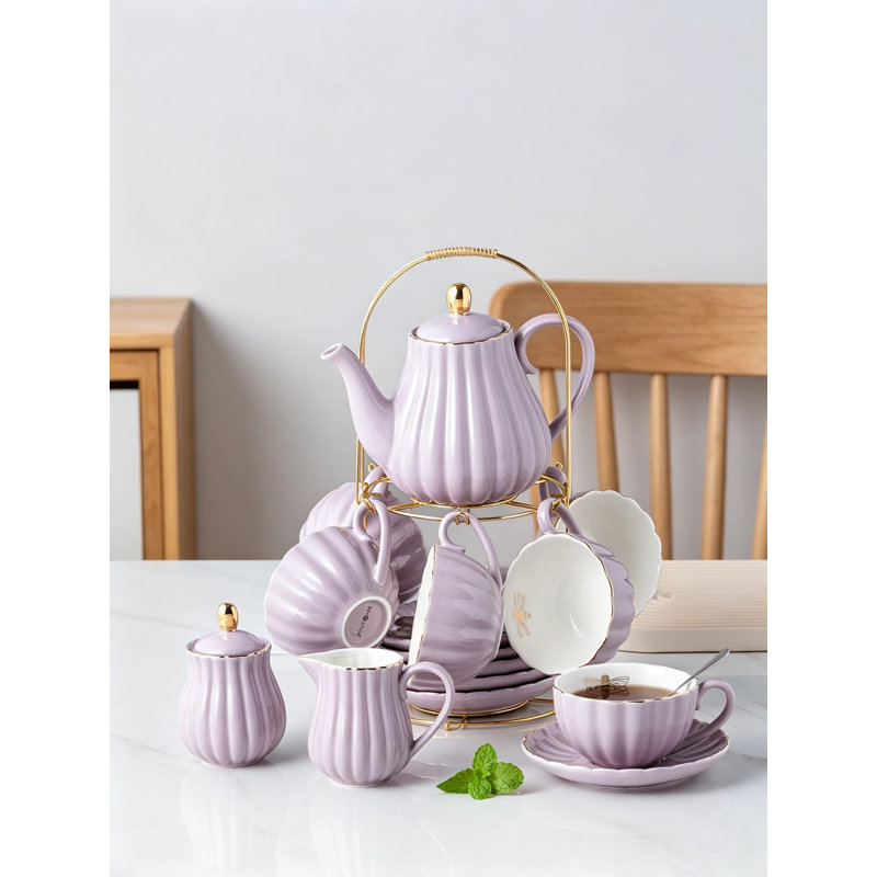Ensemble de tasses à café et de tasses à thé en porcelaine fine rose pour 6 tasses de 8 oz avec soucoupes, théière, sucrier, pichet à crème, cuillères à thé et passoire à thé pour le thé ou le café, motif floral lavande