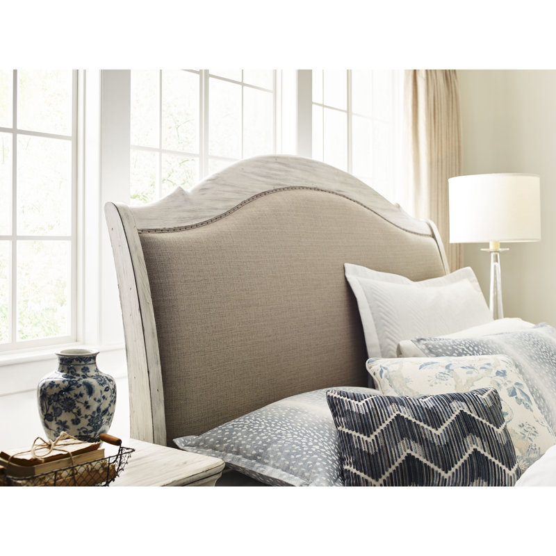 Shaylene Upholstered Scalloped Bed, King