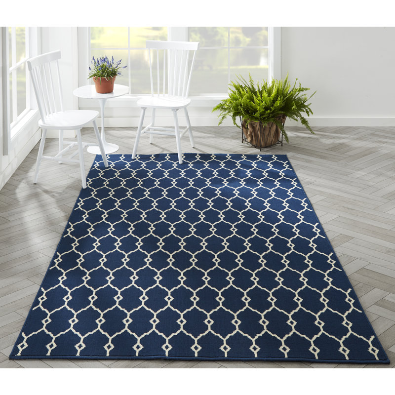 Tapis intérieur / extérieur ivoire / bleu marine Yepez, Rectangle 7 pi 10 po x 10 pi 10 po