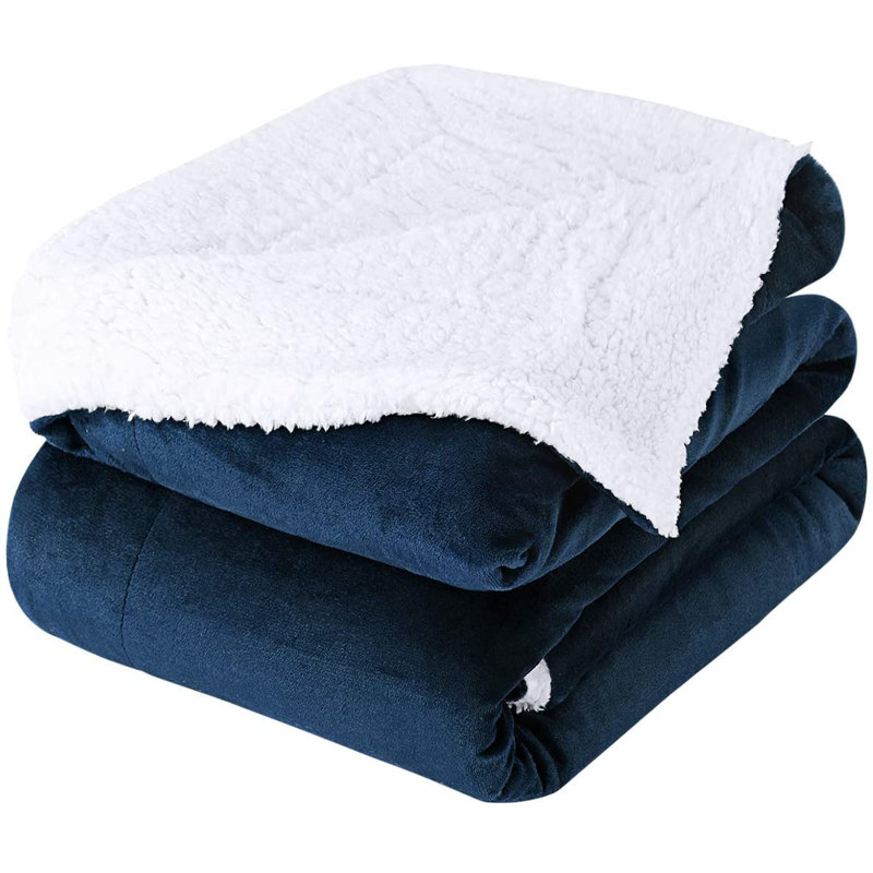 Couverture en sherpa molletonné, L 90 po x L 108 po, Bleu marine