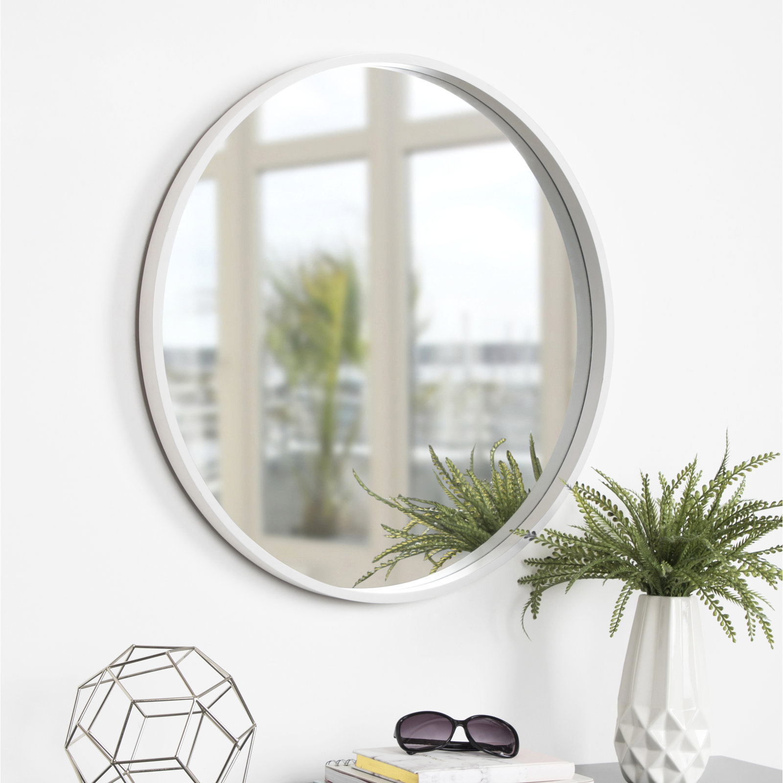 Arranjeet Modern Round Wall Mirror, 25.6" x 25.6", White