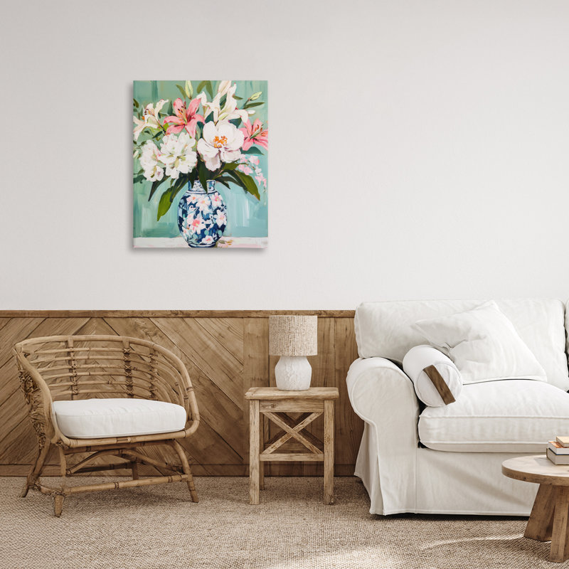 Fleurs de lys dans un vase chinois, design par Petal Prints Design, H 20 po x l 16 po