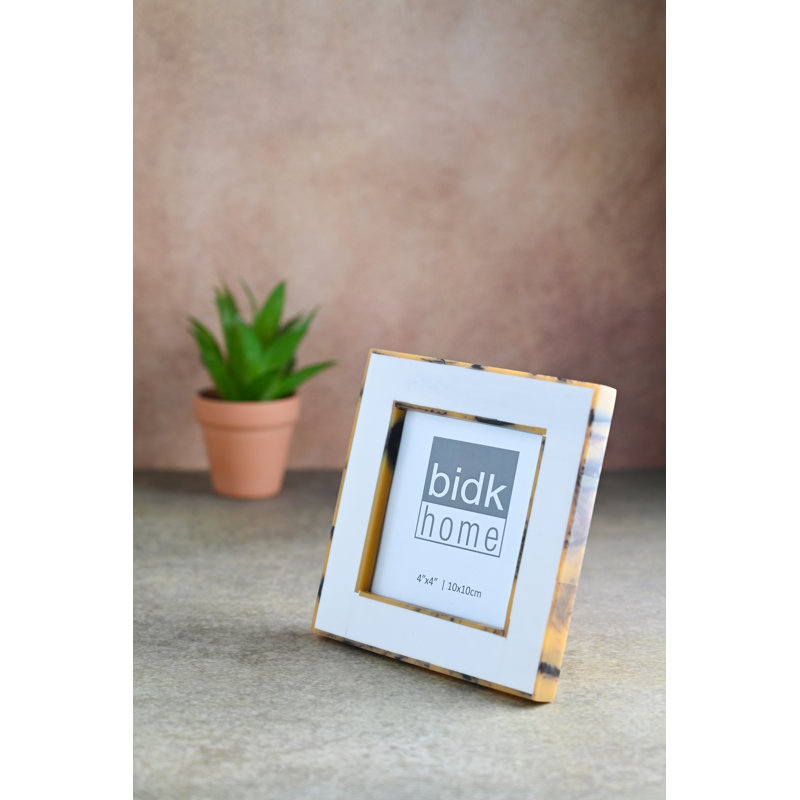 Cadre photo simple en résine mate Dacey en blanc / or, 4 po x 4 po