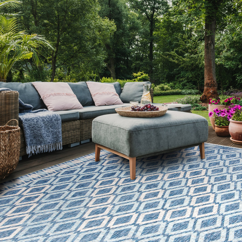 Courtyard Diamond Rug in Navy & Grey