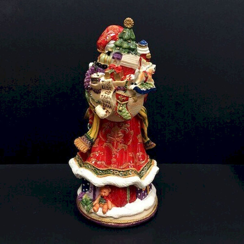 Figurine traditionnelle de père Noël musical
