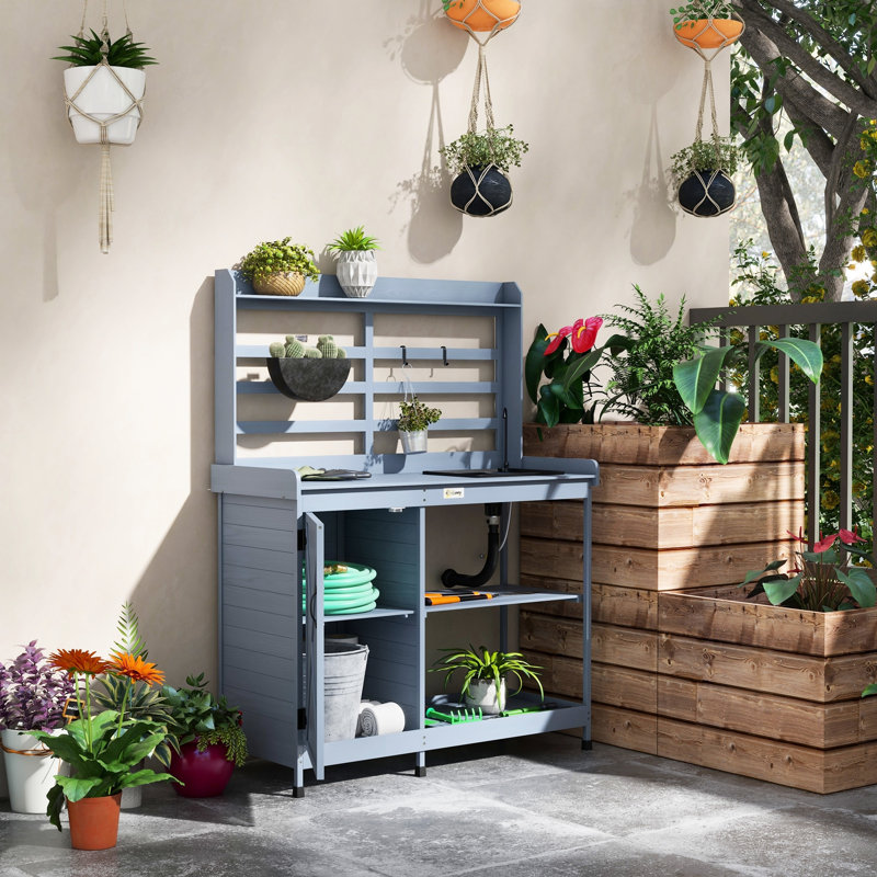 Banc de rempotage gris avec évier et rangement, pratique en bois pour l'entretien des plantes dans la cour, le patio, les tablettes de robinet du balcon, fonctionnelle