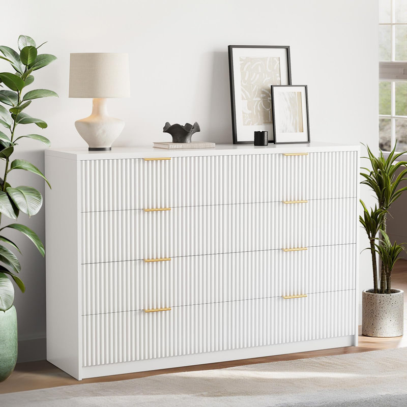 Commode 8 tiroirs cannelée avec poignées en métal, commode en bois moderne de 55 po de largeur pour le salon de la chambre à coucher