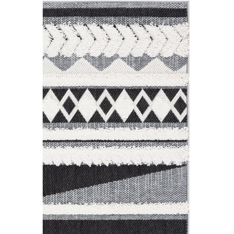 Aarent Southwestern Ivory/Black Indoor / Outdoor Area Indoor/Outdoor Area Rug, Rectangle 4' x 6'