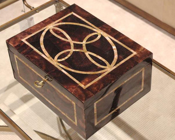 Loop Penshell Decorative Box