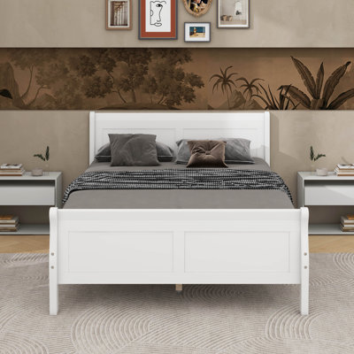 Lit plateforme en bois avec tête de lit
