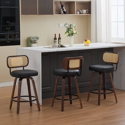 Ensemble de 3 tabourets de bar à hauteur de comptoir - tabourets à hauteur de comptoir en rotin de 26 pouces avec dossier en canne, siège rembourré, fabrication en noyer, tabourets de comptoir pivotants pour îlot / cuisine / comptoir / bar (noyer / noir)