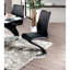 De 2 chaises d'appoint contemporaines, base noire et en forme de Z pour salle à manger moderne avec métal