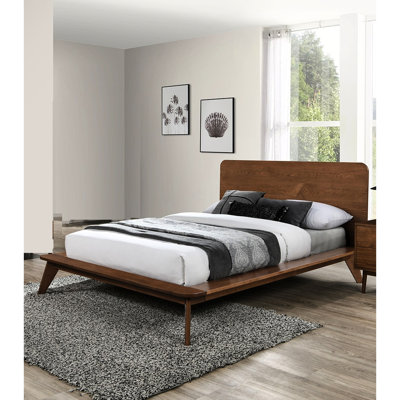 Lit plateforme double en bois de noyer massif, style transitionnel Mid-Century, tête de lit à panneau, pieds fuselés, lit en bois de style moderne prêt pour le matelas, angle