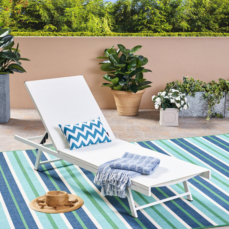 Chaise longue d'extérieur moderne - fabrication en aluminium et en maille pour bronzer au bord de la piscine, chaise longue blanc rouille - aluminium, style élégant