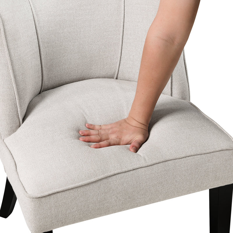 Chaise beige avec structure en contreplaqué et coussins attachés rembourrés de mousse