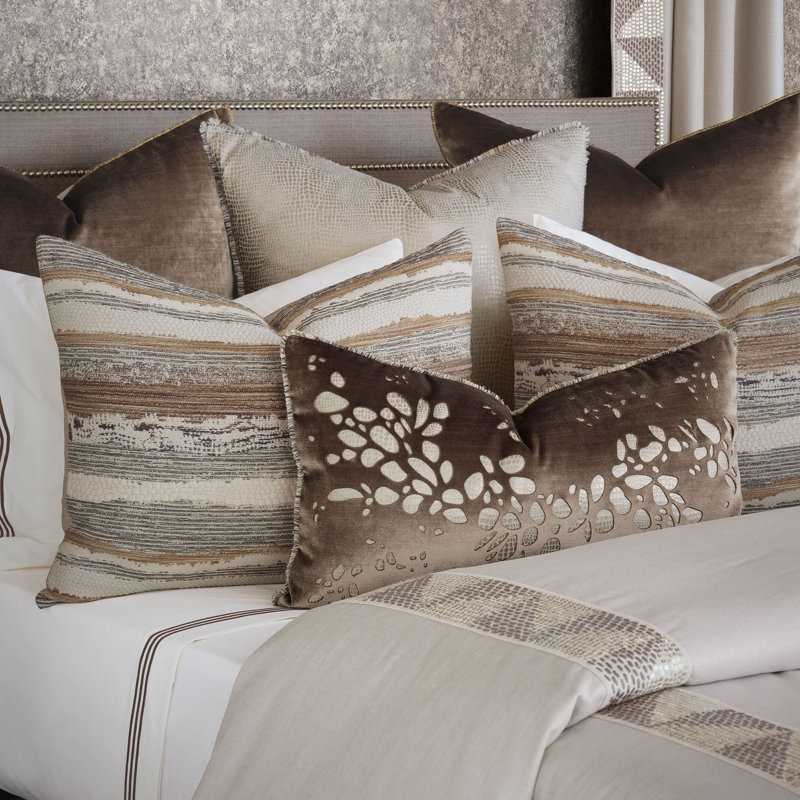 Teryn Comforter, Super Queen Comforter, Button Tufted
