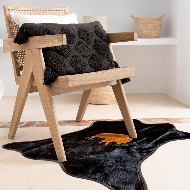 Mini Cowhide w/Border and Buffalo Motif