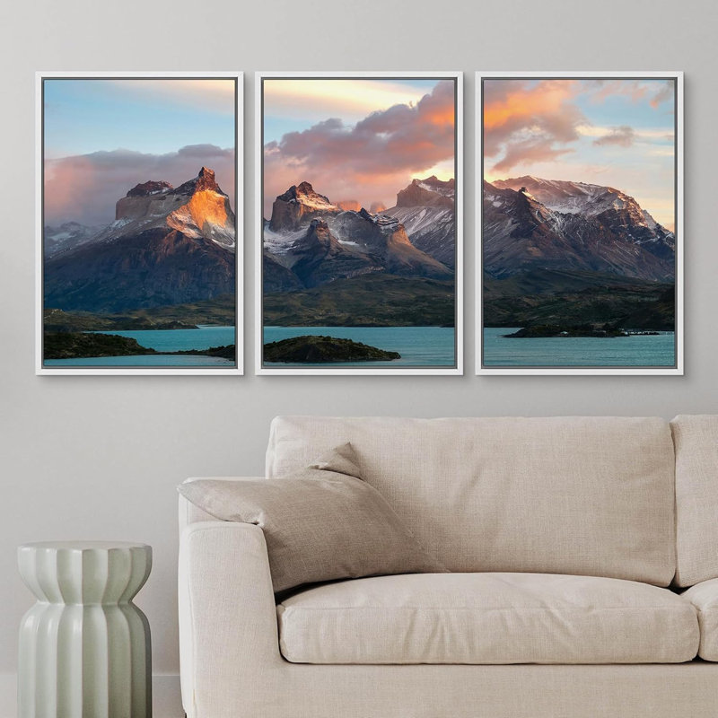 Paysage naturel, coucher de soleil sur des sommets alpins, paysage dramatique, photographie, réalisme, décor de paysage
