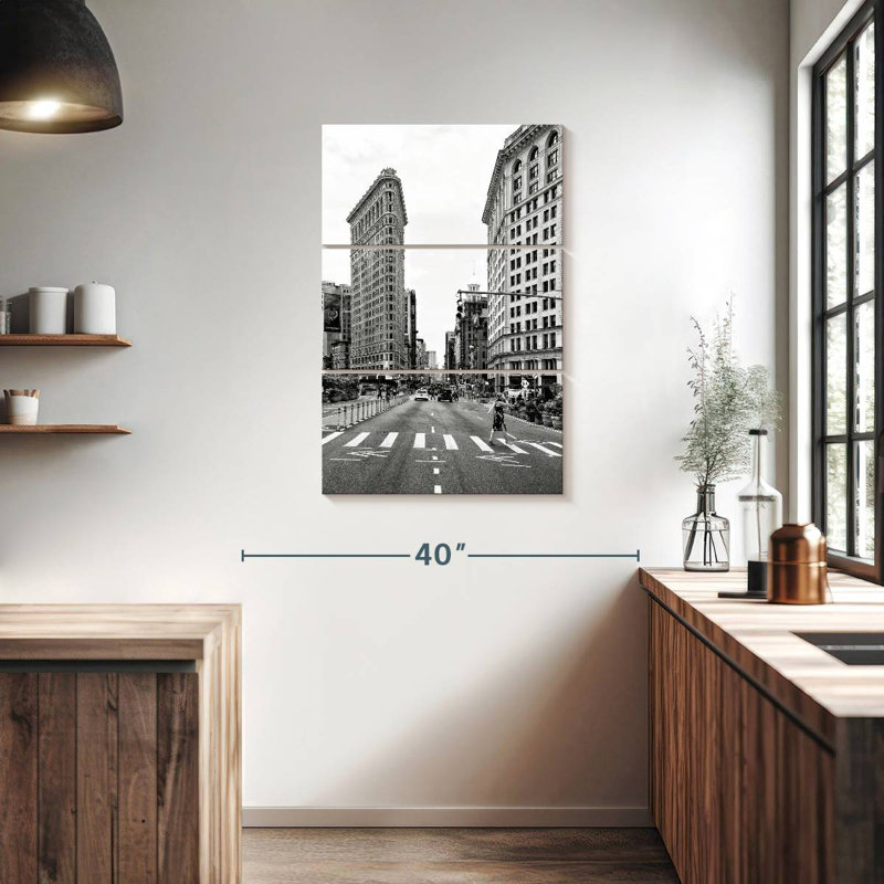 Nicci The Flatiron Building, H 38 po x l 24 po