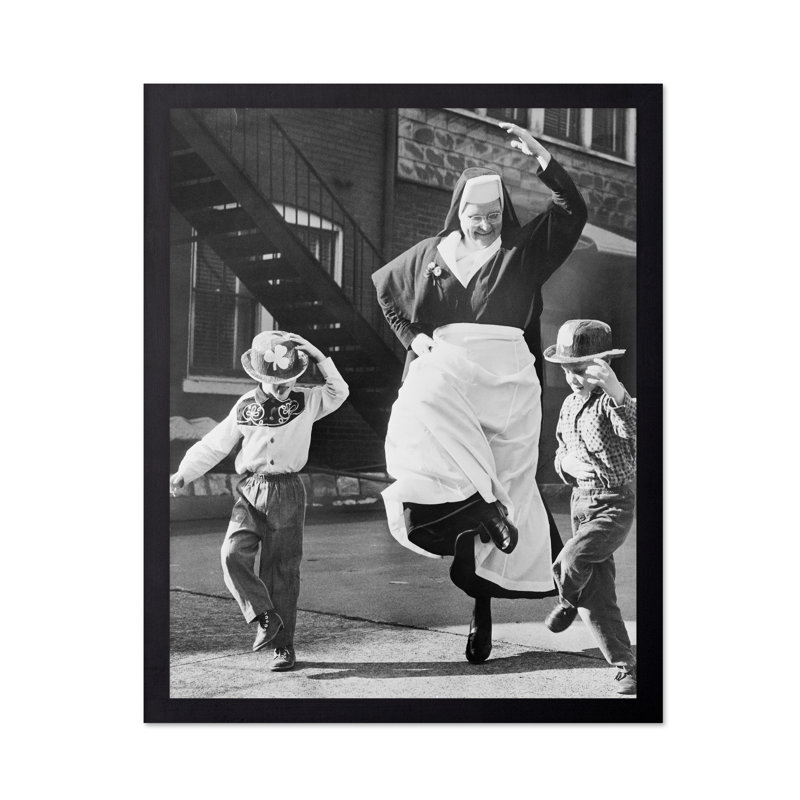 Nonne qui danse avec des enfants, Cadre noir, Affiche, H 08 po x l 10 po