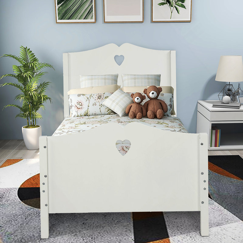 Lit plateforme simple avec support à lattes de bois, tête de lit et pied de lit pour une expérience de sommeil confortable et élégante.