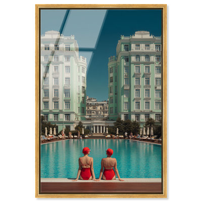 «Poolside Symmetry», impression argentique encadrée encadrée par Notoriart, cadre argenté, H 16 po x l 11 po