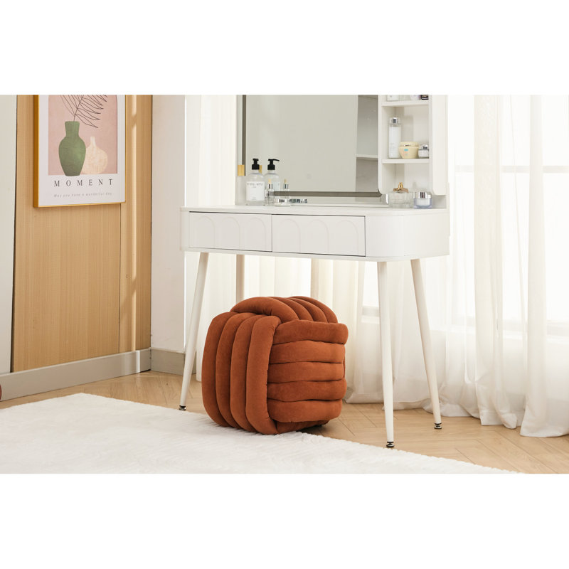 Élégant tissu chenille orange pour des sièges confortables. P 19,29 po x l 17,83 po, 14,96 lb Housse, rembourrée de mousse, cadre en bois, capacité de 250 lb, espaces intérieurs modernes faciles à utiliser et à nettoyer. Orange