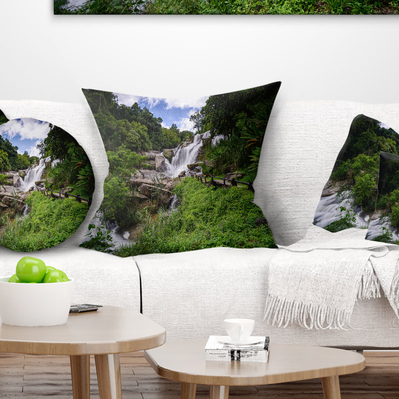 Coussin Mae Klang Waterfall - impression de paysage, 16 po x 1 po, Coussin décoratif
