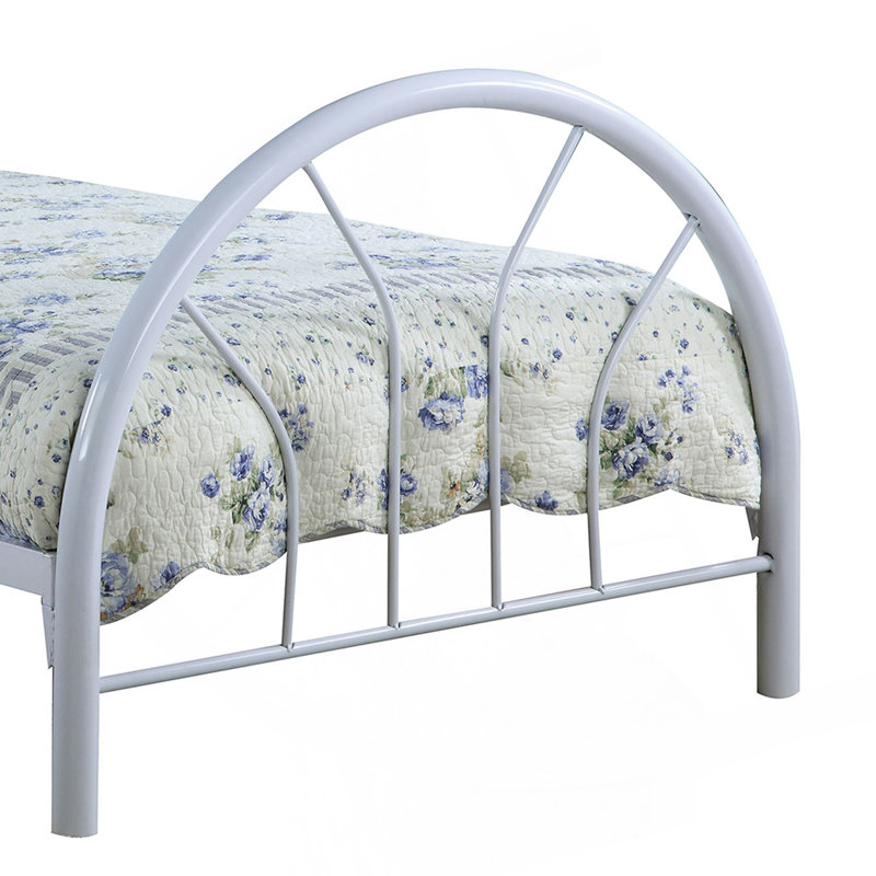 Lit simple en métal blanc Kingston avec des courbes gracieuses et une fabrication en acier durable pour les chambres modernes