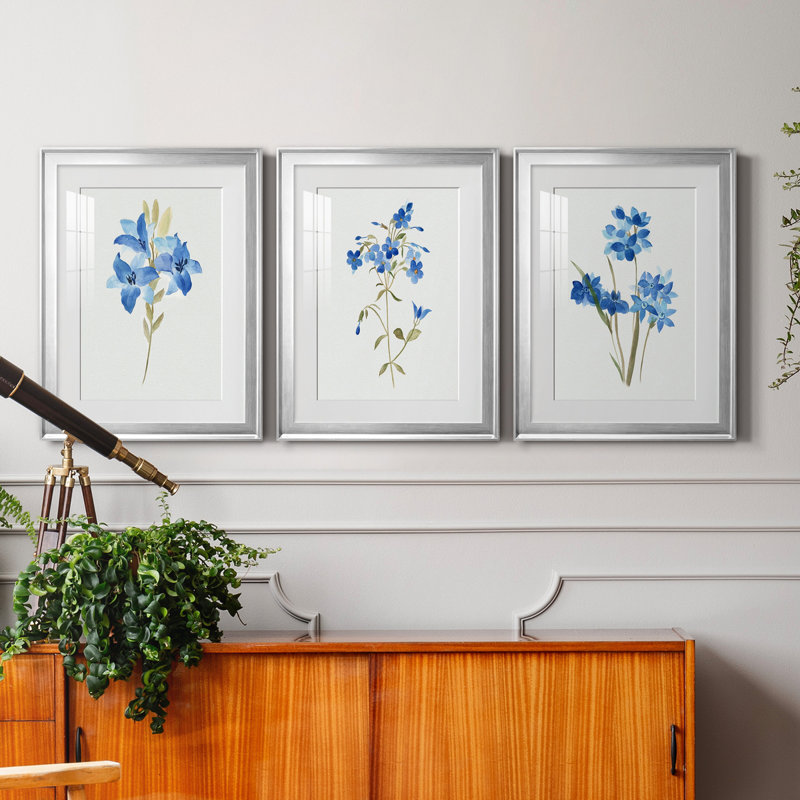 «Blue Blossom Botanical I», ensemble de 3 reproductions de cadres photo, H 18,5 po x l 73,5 po x P 1,5 po, Argent