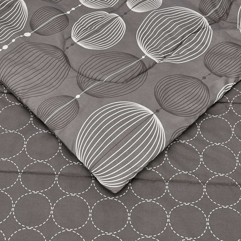 Polyester Standard Geometric Comforter