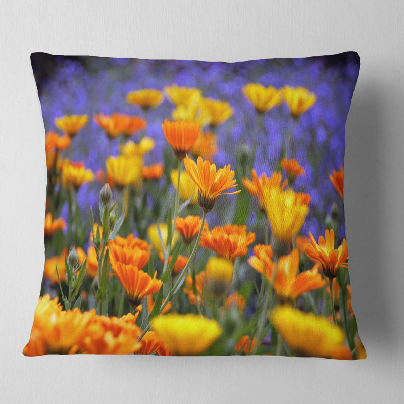 Coussin décoratif à motif floral jaune et orange, 16 po x 1 po, Carré