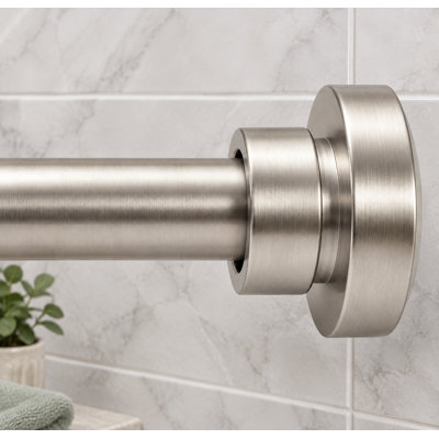 Barre de douche à ressort robuste en nickel brossé, réglable de 34 à 96 pouces ; construction en acier inoxydable résistant à la rouille pour une installation facile sans perçage dans la salle de bain.