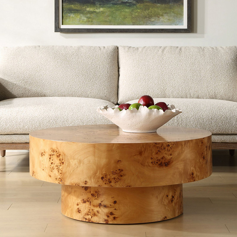 Table basse en bois de style médiéval