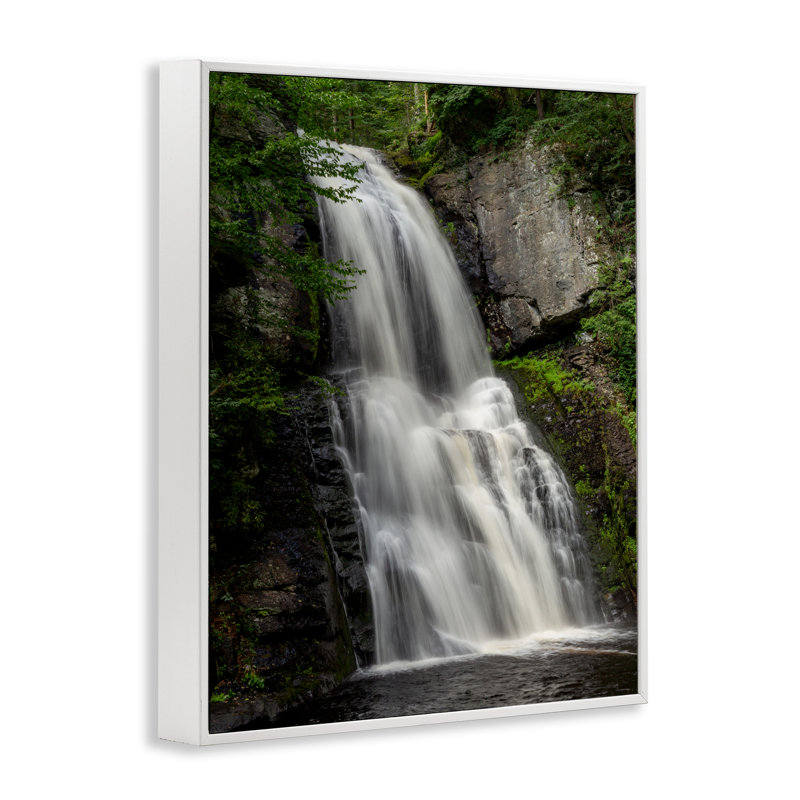 Giclée encadrée par Lush Waterfall, conception de Jeff Poe, H 20 po x l 16 po, Estampe numérique encadrée blanc bord de mer