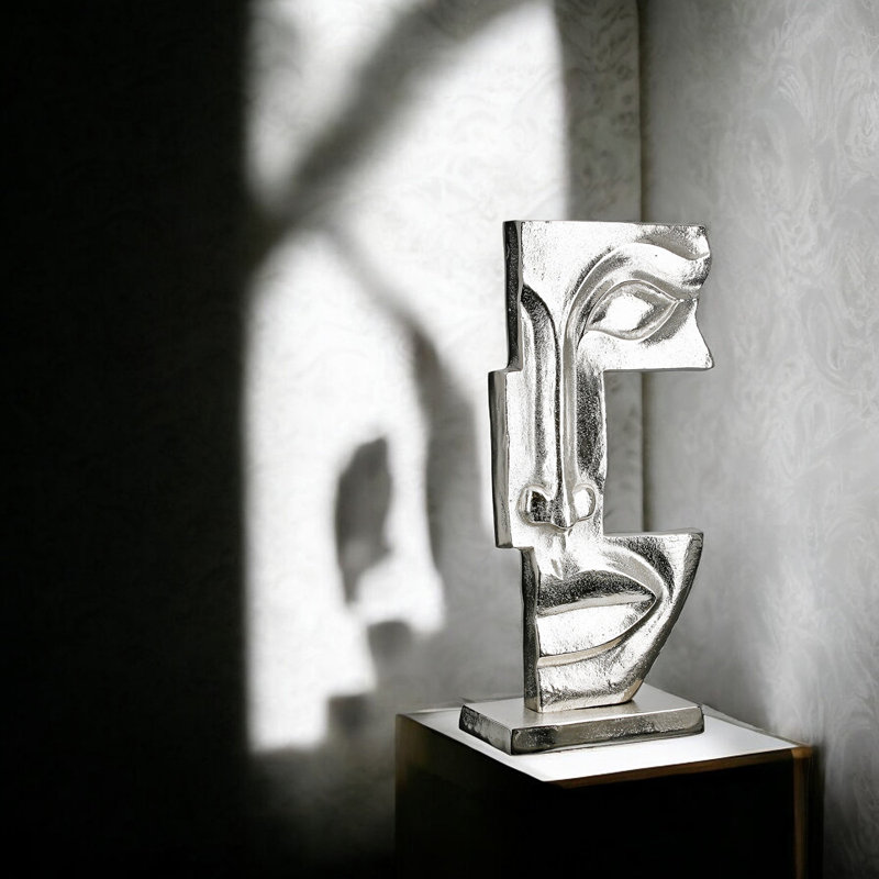 Dahlon Statue Decorative Object