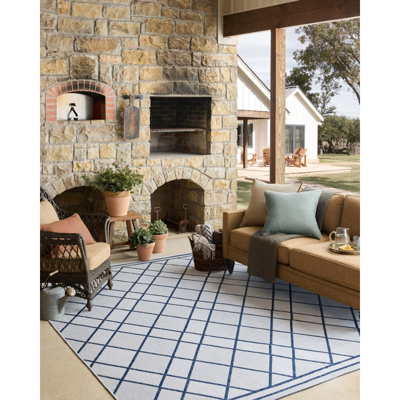 Loloi Easton Ivory / Denim Indoor / Outdoor Area Rug, Rectangle 5'3" x 7'6"