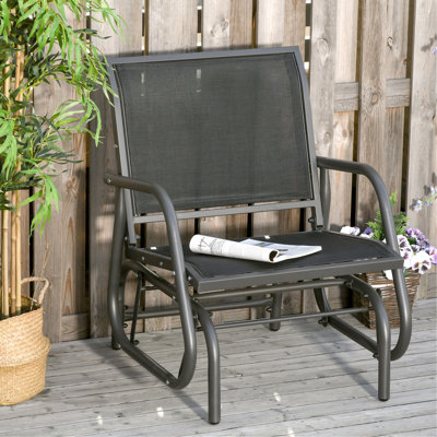 Balancelle de cour arrière. Structure en métal avec siège en filet. Un mouvement de glissement en douceur pour le plaisir. Pour le jardin, la piscine, le balcon. Noir Peut supporter 264 lb. H 29,5 po x P 26 po x H 33,5 po. Assemblage requis Noir