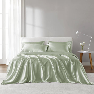 Ensemble de draps 4 pièces en satin de luxe sauge - froissé, lisse et soyeux, doux pour les cheveux, livré avec des taies d'oreiller sans produits chimiques, inclus