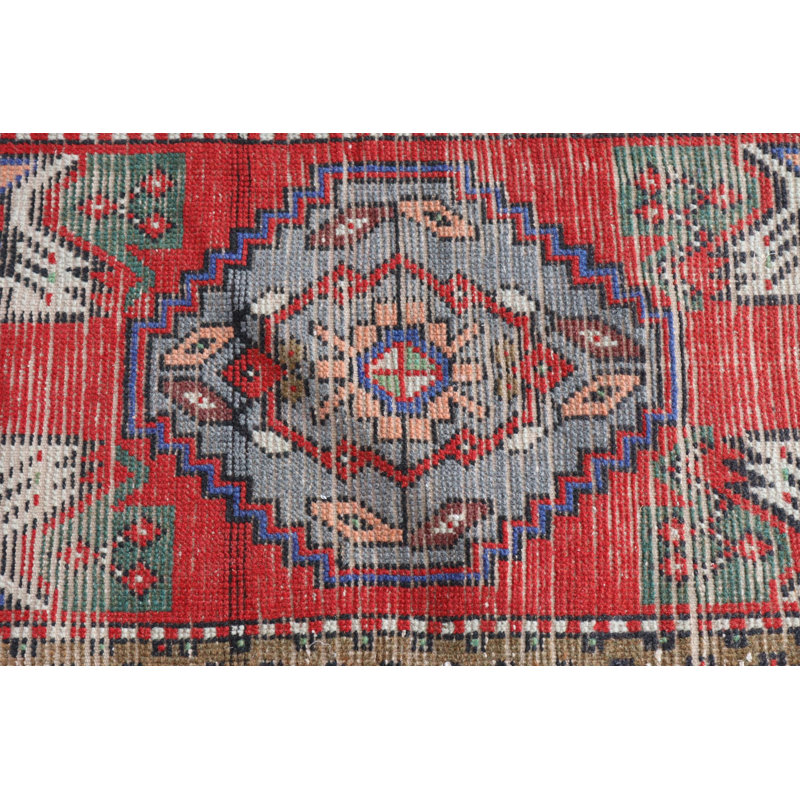 Petit tapis décoratif bohémien rouge rétro fait à la main, idéal pour les vestibules