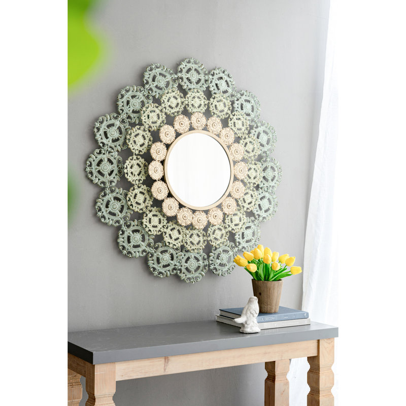 Miroir enchanteur à médaillon en fer forgé et charme floral
