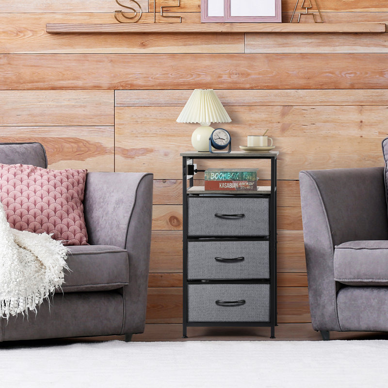 Table de chevet 3 tiroirs avec station de charge, plateau en bois gris et tiroirs en tissu, table de bout pour la chambre à coucher et le salon